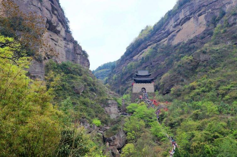 一路向西最美好玩自駕游景點全攻略，五一自駕游去哪好玩景點線路推薦