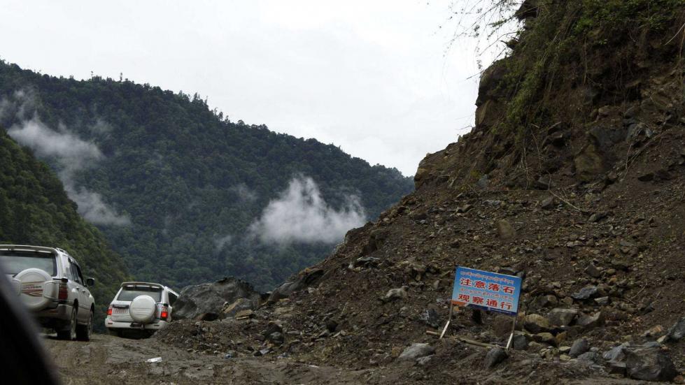 川藏線自駕游開什么車合適，路上加油方便嗎，開車要注意什么？