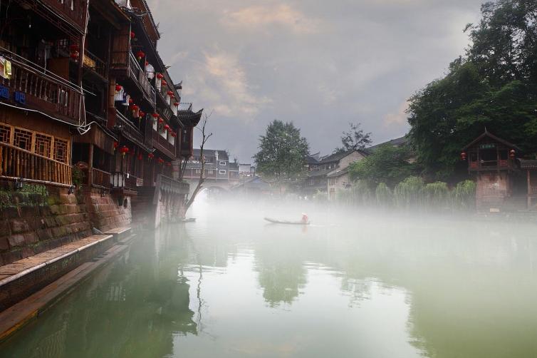 有了這份鳳凰古城自駕游攻略就夠了，鳳凰古城自駕游哪些好玩景點(diǎn)美食推薦？