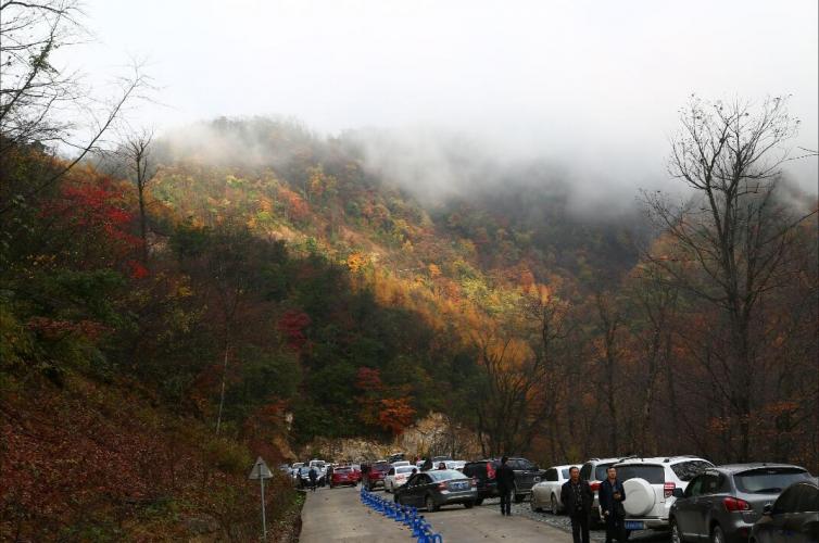 光霧山紅葉節(jié)自駕游攻略：大壩景區(qū)和十八月潭景區(qū)哪個更漂亮？怎么開車進和離開光霧山景區(qū)