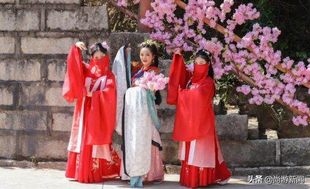 廣東觀音山國家森林公園上演古風(fēng)踏青秀