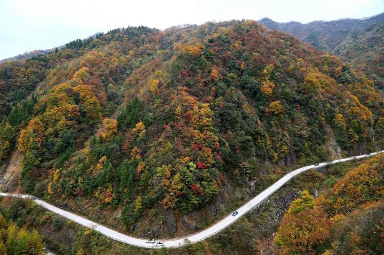 光霧山紅葉節(jié)自駕游攻略：大壩景區(qū)和十八月潭景區(qū)哪個(gè)更漂亮？怎么開(kāi)車進(jìn)和離開(kāi)光霧山景區(qū)