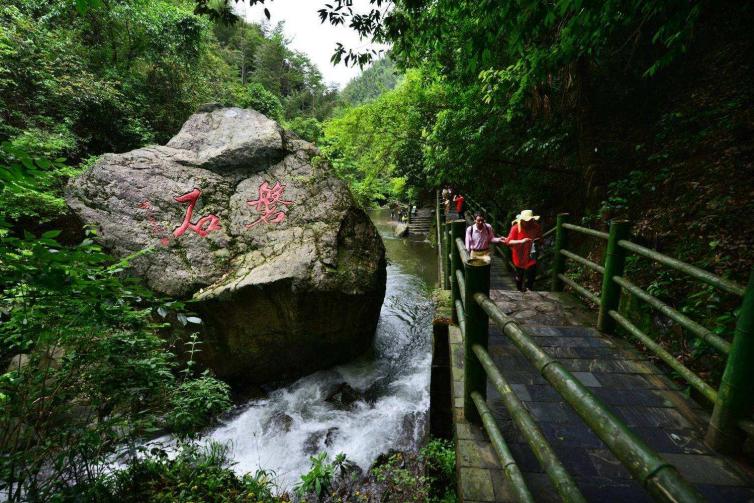 夏日長(zhǎng)沙周邊避暑自駕游去哪里好玩，9個(gè)長(zhǎng)沙周邊親水/避暑/采摘水果自駕游最全攻略推薦