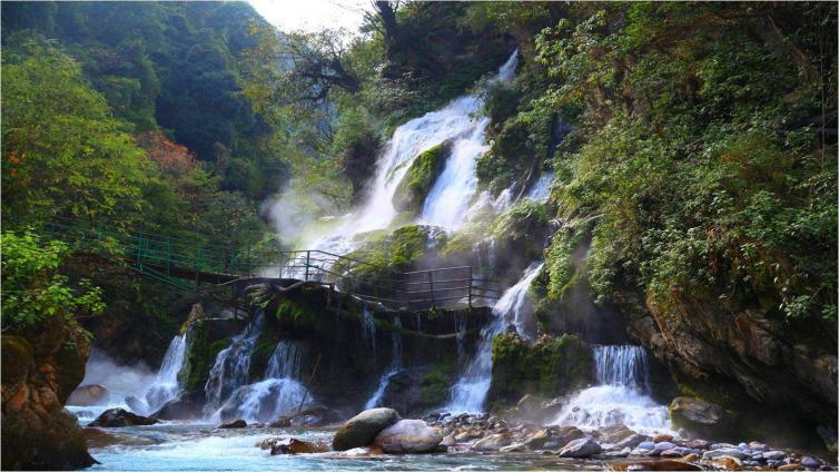 5條中國(guó)最美的自駕游路線推薦，西藏、新疆、云南、青海慢慢玩