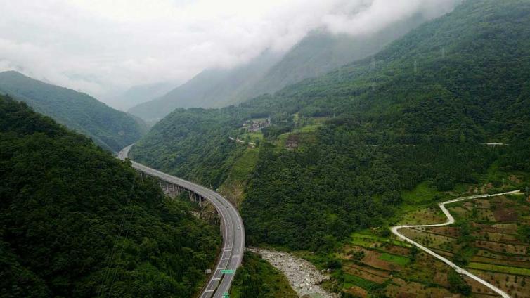 清明節(jié)開車自駕游熟記這8點注意事項，山區(qū)高速自駕確保平安出行