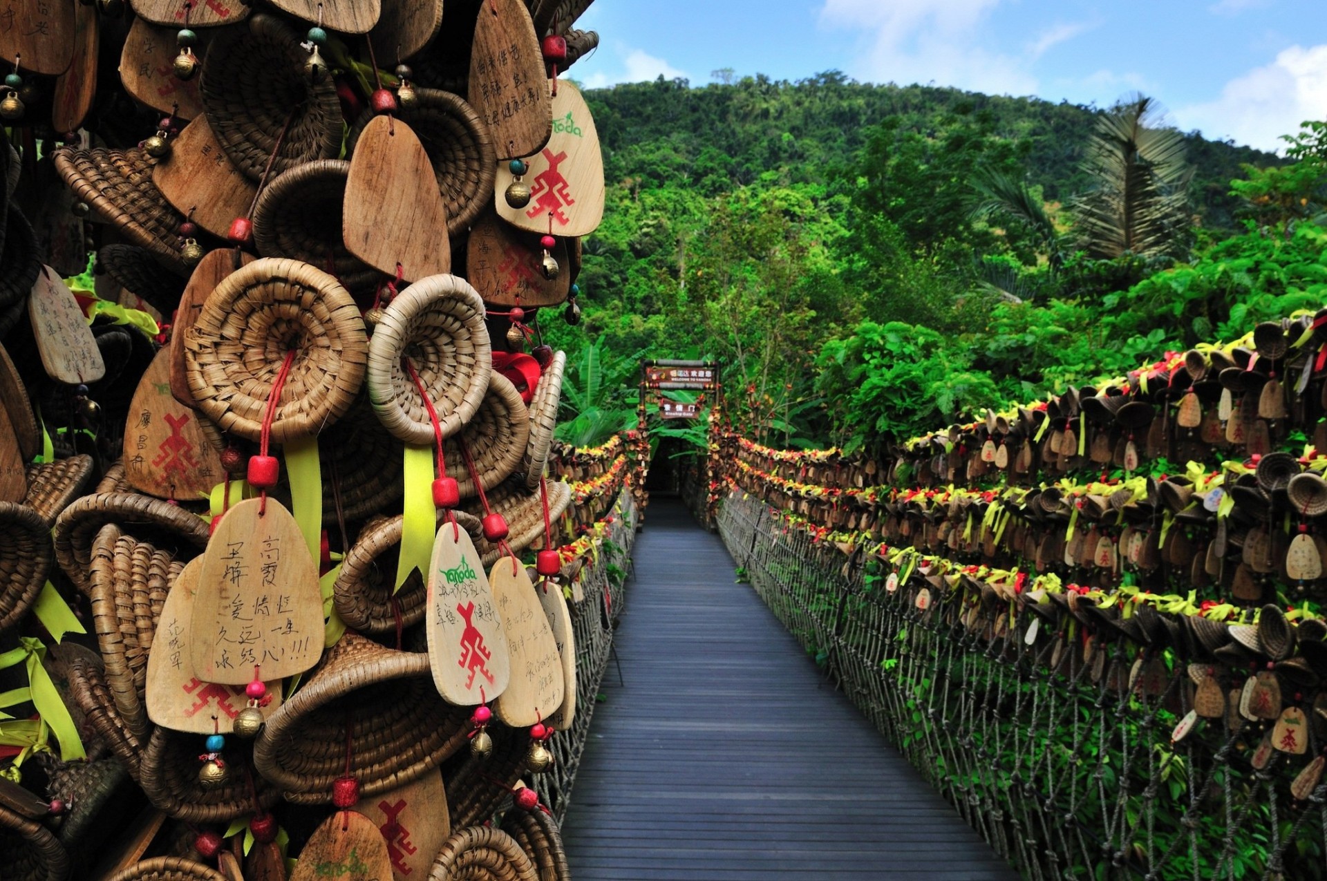 呀諾達(dá)雨林文化旅游區(qū)