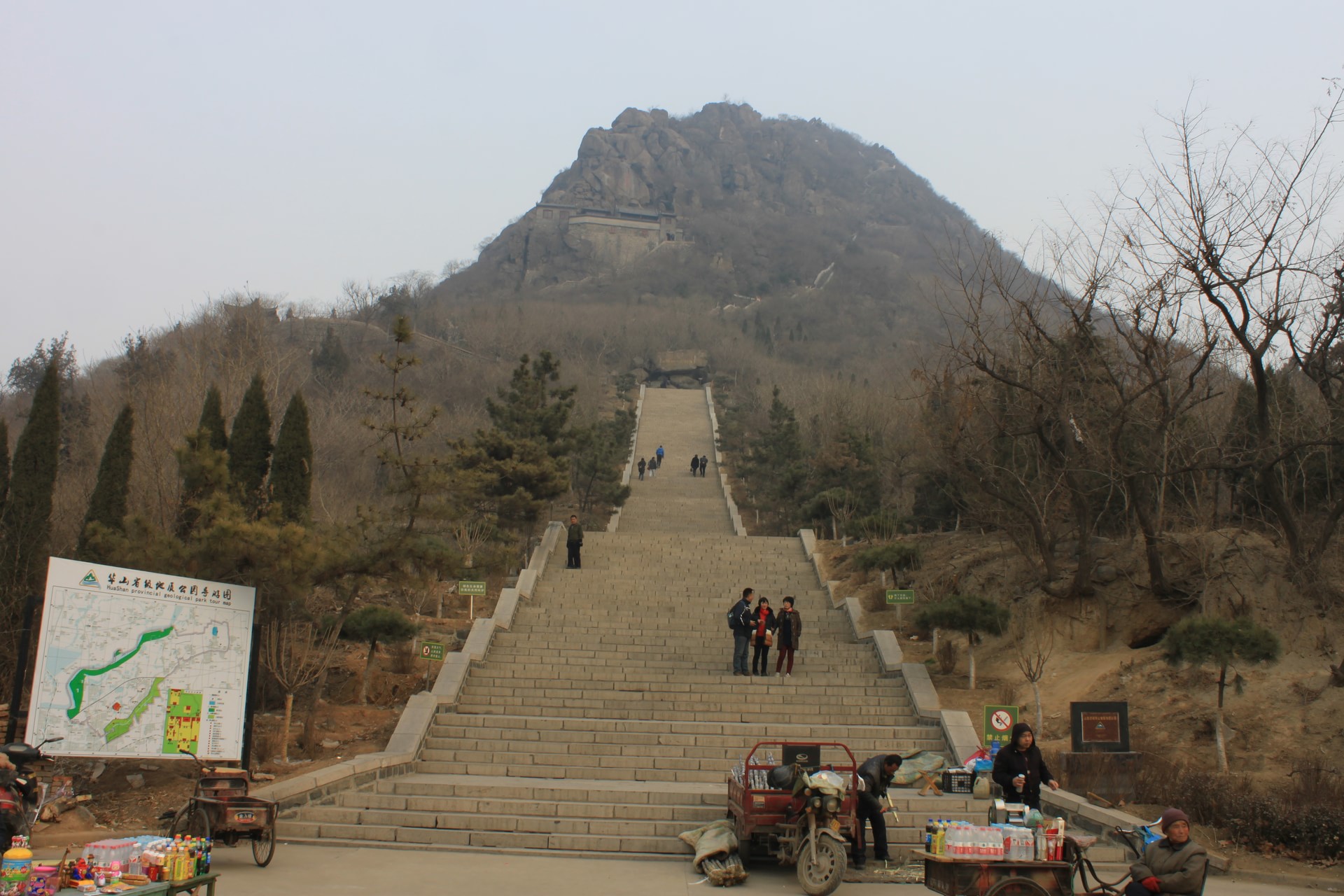 華山(華不注山)